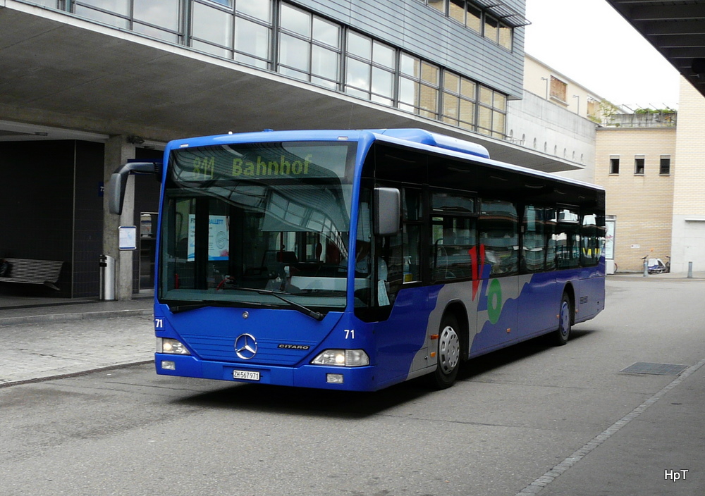 VZO - Mercedes Citaro Nr.71  ZH 567971 bei den Bushaltestellen beim Bahnhof in Uster am 24.06.2011