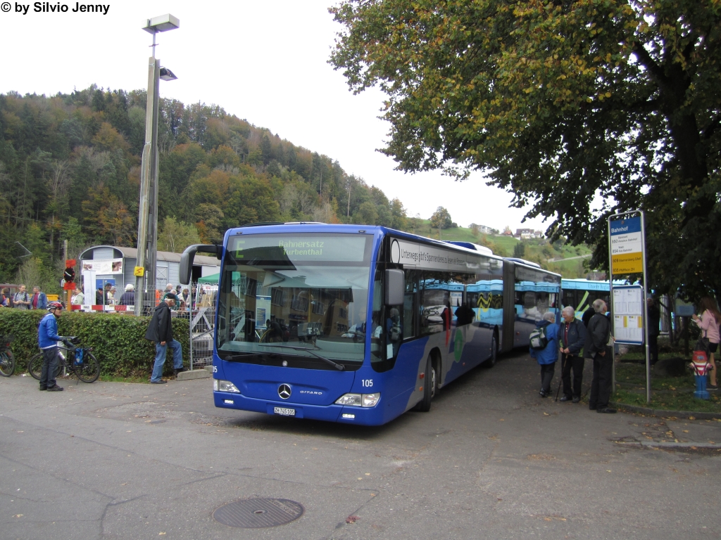 VZO Nr. 105 (Mercedes CitaroII O530G) am 14.10.2012 beim Bhf. Bauma. Bestes Beispiel einer Terminkollision, whrend beim Bhf. Bauma das Fahrzeug-Treffen des DVZO stattfand, sperrte die SBB die S-Bahn-Linie S26 zwischen Turbenthal und Bauma aufgrund Bauarbeiten. Deshalb wurden VZO-Busse als Bahnersatz eingesetzt.