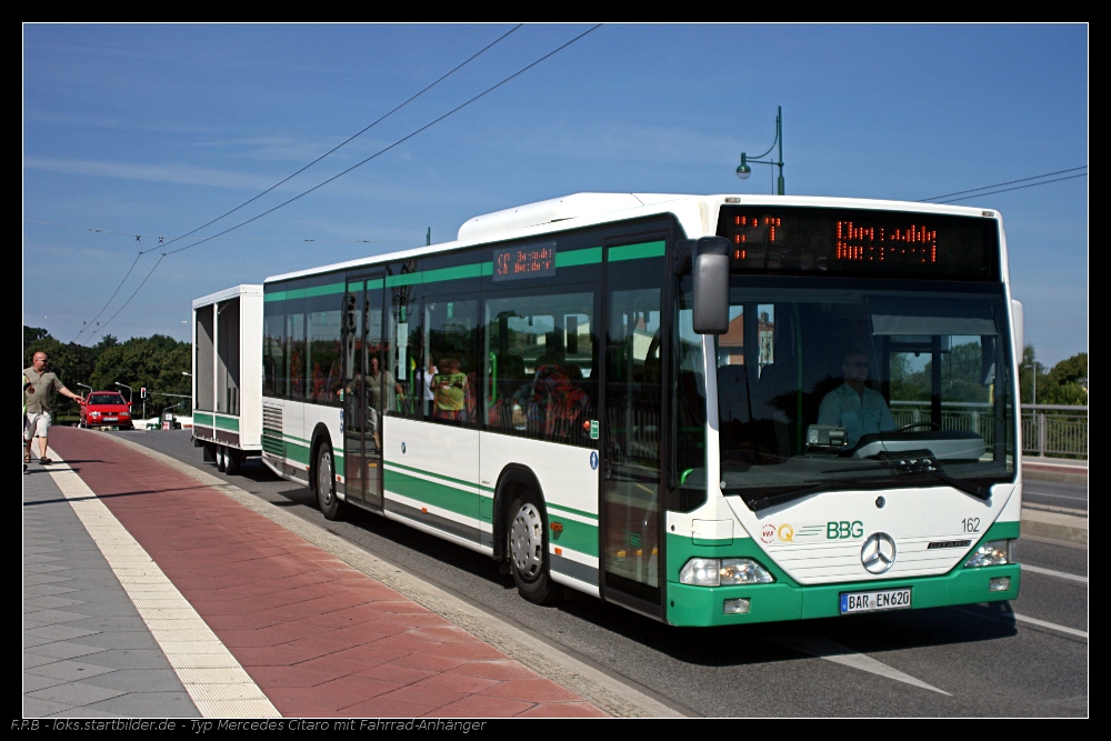 Wagen 162 der Barnimer Busgesellschaft ist mit einem Fahrradanhnger unterwegs (BAR EN 620, gesehen Eberswalde 21.08.2010)