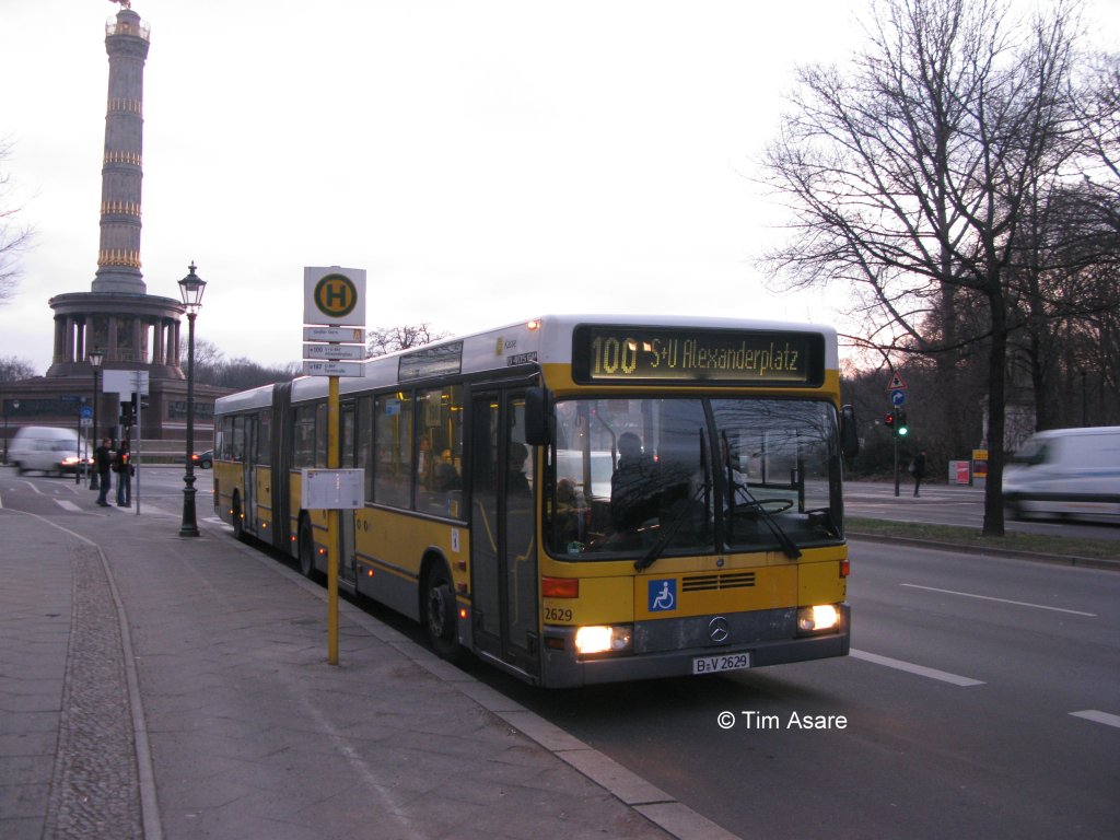 Wagen 2629 (MB GN 95) im Januar 2012 auf der Linie 100 an der Haltestelle Groer Stern.
