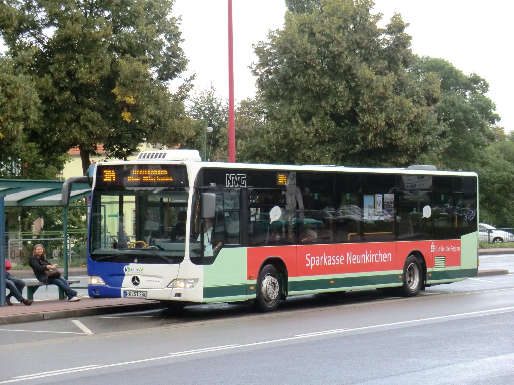 Wagen 280 der NVG bedient am 30.8.10 die Linie 304 nach Breitenbach in der Lindenallee.