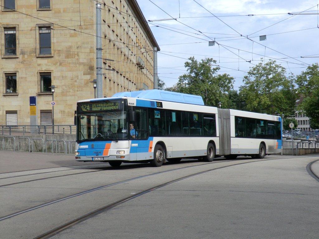 Wagen 395 der Saartal Linien bedient am 27.8.10 die Linie 124 am Hbf.