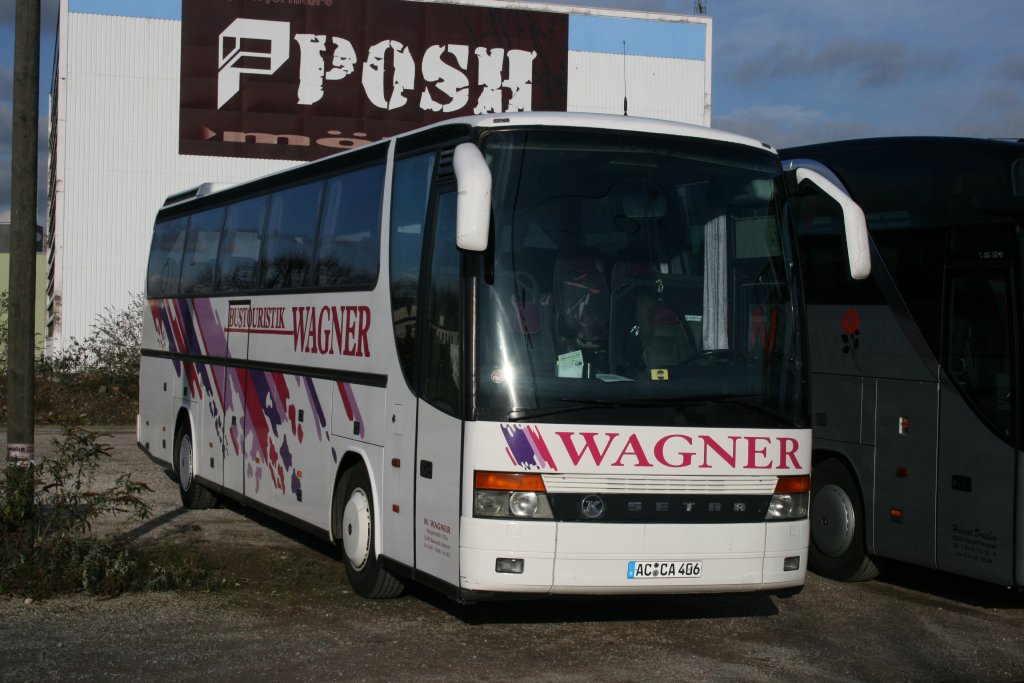 Wagner Bustouristik (AC CA 406) beim Weihnachtsmarkt in Essen.
Aufgenommen auf den Busparkplatz an der Hachestr.