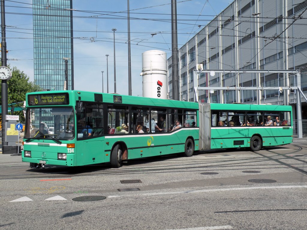 Wegen Bauarbeiten beim Bad. Bahnhof ist die Linie 6 zwischen Messeplatz und Eglisee unterbrochen und wird durch Busse ersetzt. Hier Mercedes Bus mit der Betriebsnummer 734 an der Haltestelle Messeplatz. Die Aufnahme stammt vom 01.07.2010.