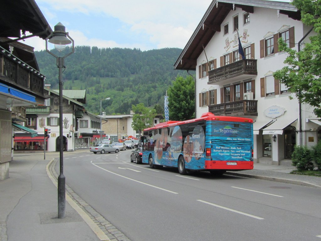 Werbelinienbus Setra in Rottach-Egern am 28.5.2012. Der Bus kam als 9556 aus Tegernsee.