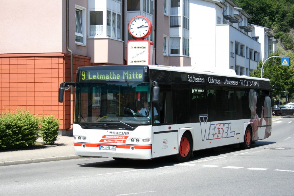 Wessel (MK MW 13) fhrt im Auftrag der MVG auf der Linie 9 nach letmathe Mitte.
Hagen Hohenlimburg, 26.6.2010.