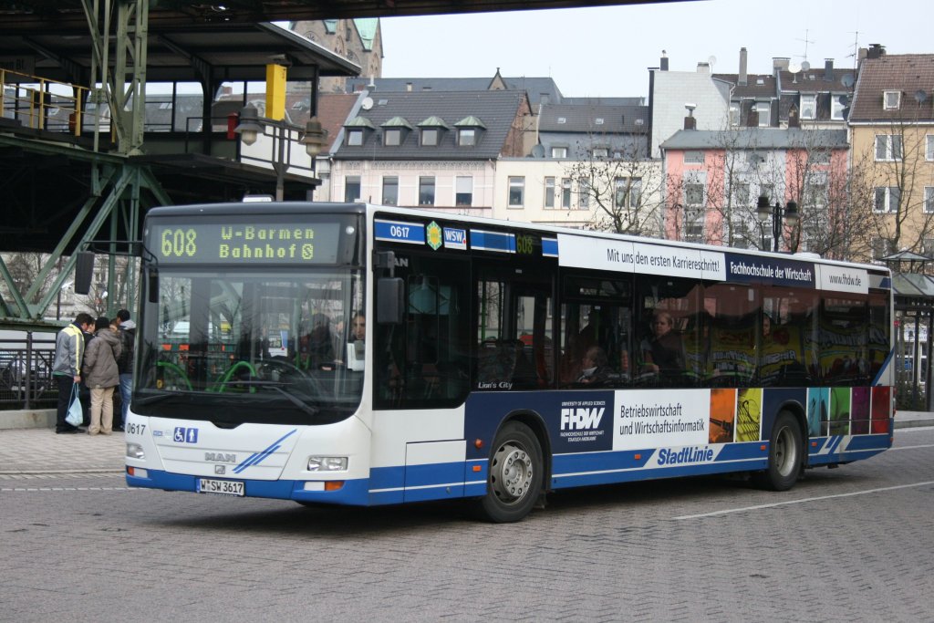 WSW 0617 (W SW 3617) mit Werbung fr FHDW.
Aufgenommen am Bahnhof Oberbarmen mit der Linie 608.
17.3.2010