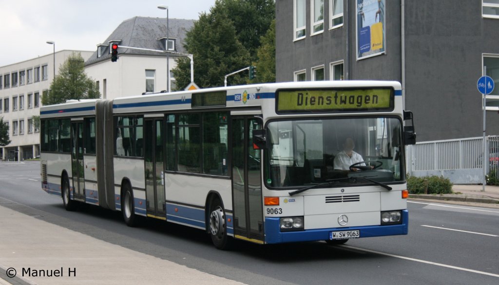 WSW 9063 (W SW 9063).
Aufgenommen am Postamt in Velbert, 1.9.2010.
Dieser Bus wurde von der Strassenbahn Hagen bernommen.