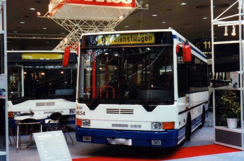 WSW 9654, ein Ikarus 405, aufgenommen auf der IAA 1996 in Hannover.