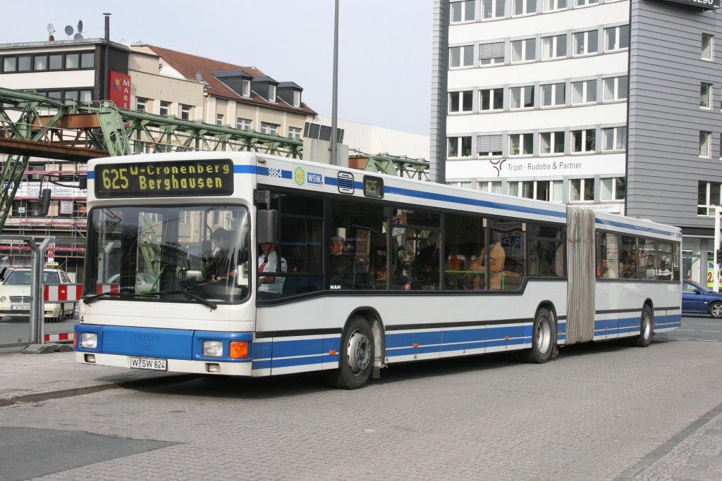 WSW 9664 (W SW 824) mit der Linie 625 am HBF Wuppertal, 17.3.2010.
