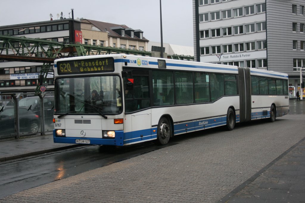 WSW 9767 (W SW 927) mit der Linie 620 am HBF Wuppertal.
27.12.2009
