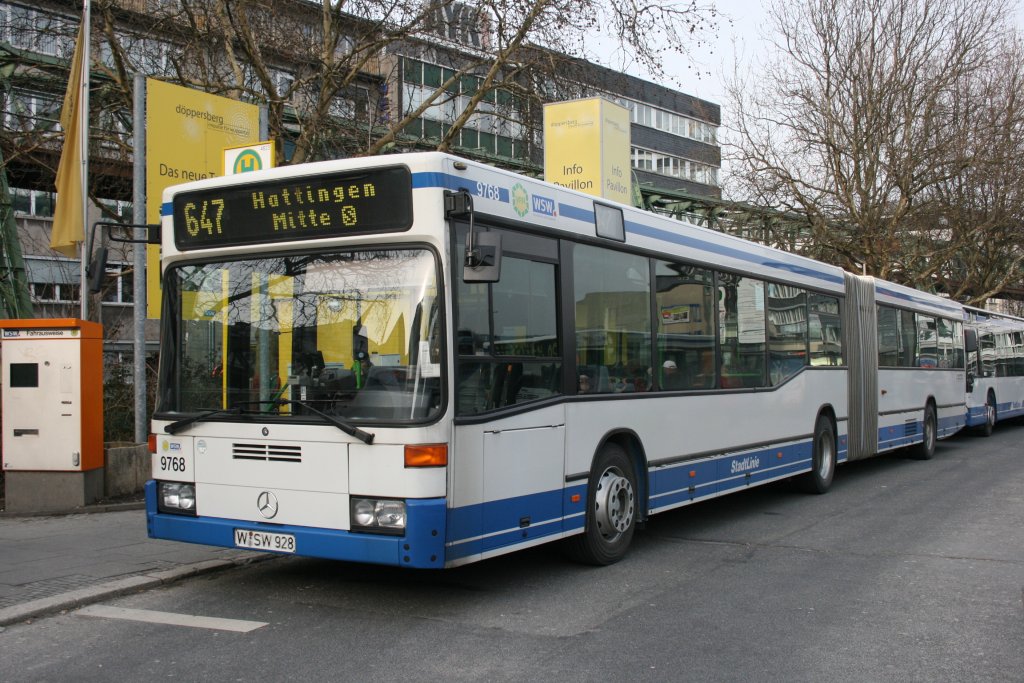 WSW 9768 (W SW 928) mit der Linie 647 am HBF Wuppertal, 17.3.2010.