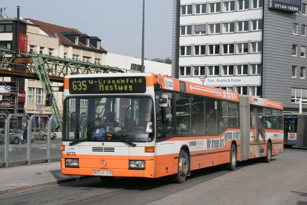 WSW 9775 (W SW 935) am HBF Wuppertal mit der Linie 635.
17.3.2010