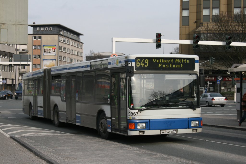 WSW 9867 (W SW 827) am HBF Wuppertal mit der Linie 649.
17.3.2010