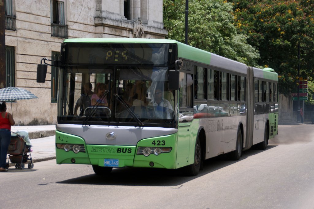 YUTONG Linienbus mit der Betriebsnummer 423 in Havanna. Die Aufnahme stammt vom 12.07.2013.