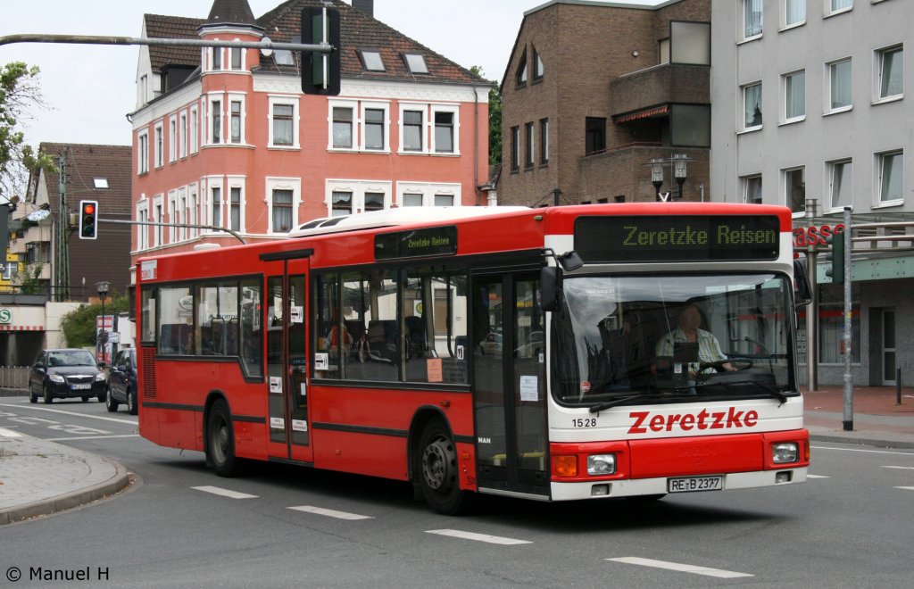 Zeretzke 1528 (RE B 2377) mit SEV nach Dortmund.
Dieser Wage fhrt sonst fr DSW21.
Castrop Rauxel HBF, 25.7.2010.