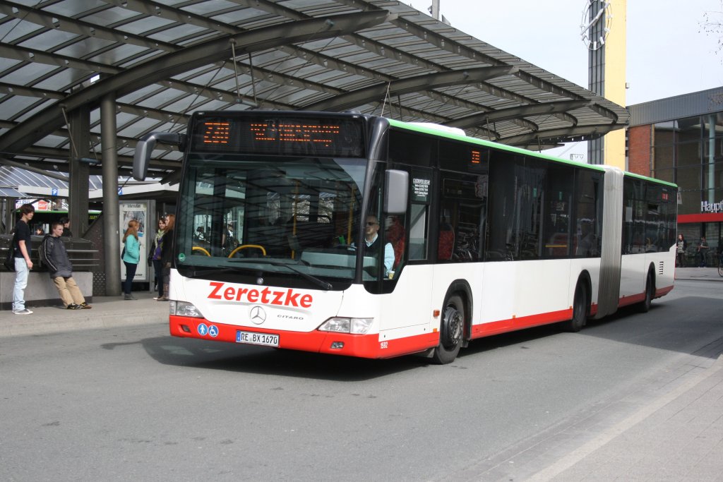Zeretzke 1670 (RE BX 1670) mit der Linie 230 am HBF Recklinghausen.
24.3.2010