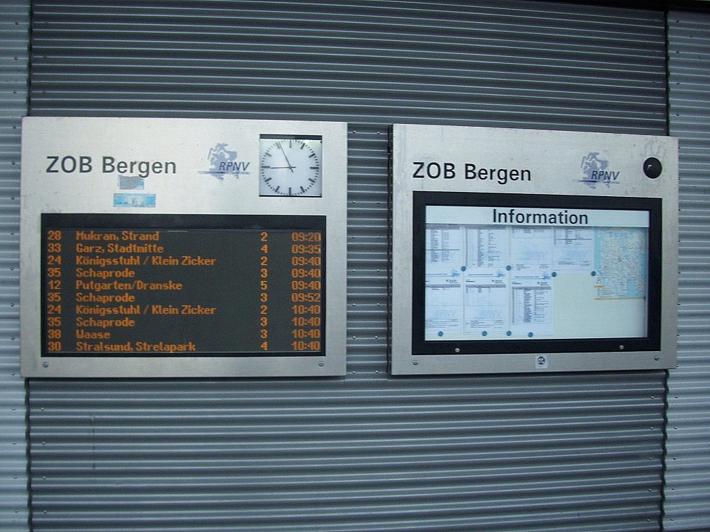 Zielanzeiger am Busbahnhof Bergen am 12.10.2011