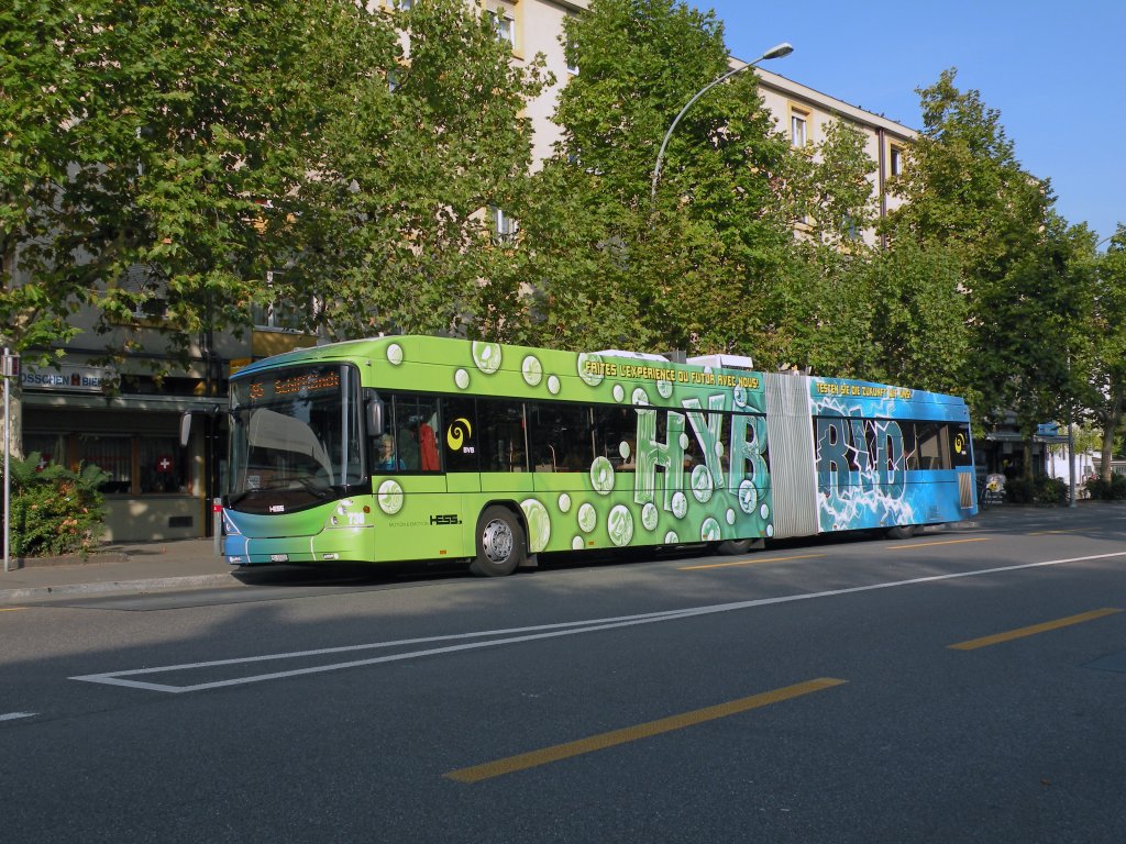 Zuerst wird der Hybridbus der Firma Hess auf der Linie 36 getestet.Hier steht er an der Haltestelle Im Wasenboden in Basel. Die Aufnahme stammt vom 22.09.2011.