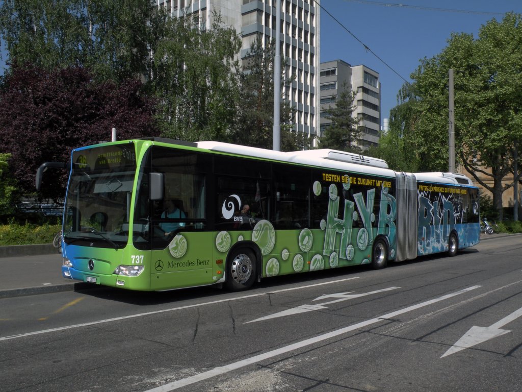 Zuerst wird der neue Hybrid Bus auf der Linie 36 getestet. Hier sehen wir ihn am Badischen Bahnhof in Basel. Die Aufnahme stammt vom 02.05.2011.