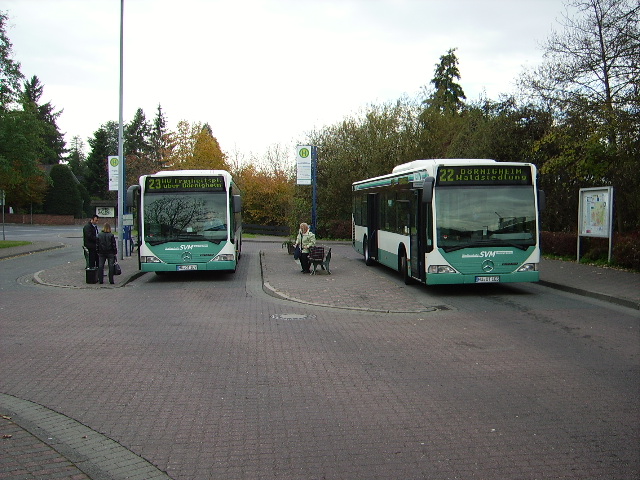 Zwei Busse des SVM in Drnigheim an 30.10.10