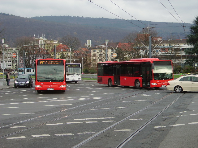 Zwei DB Rhein Neckar Busse am Heidelberger Hbf am 19.11.10