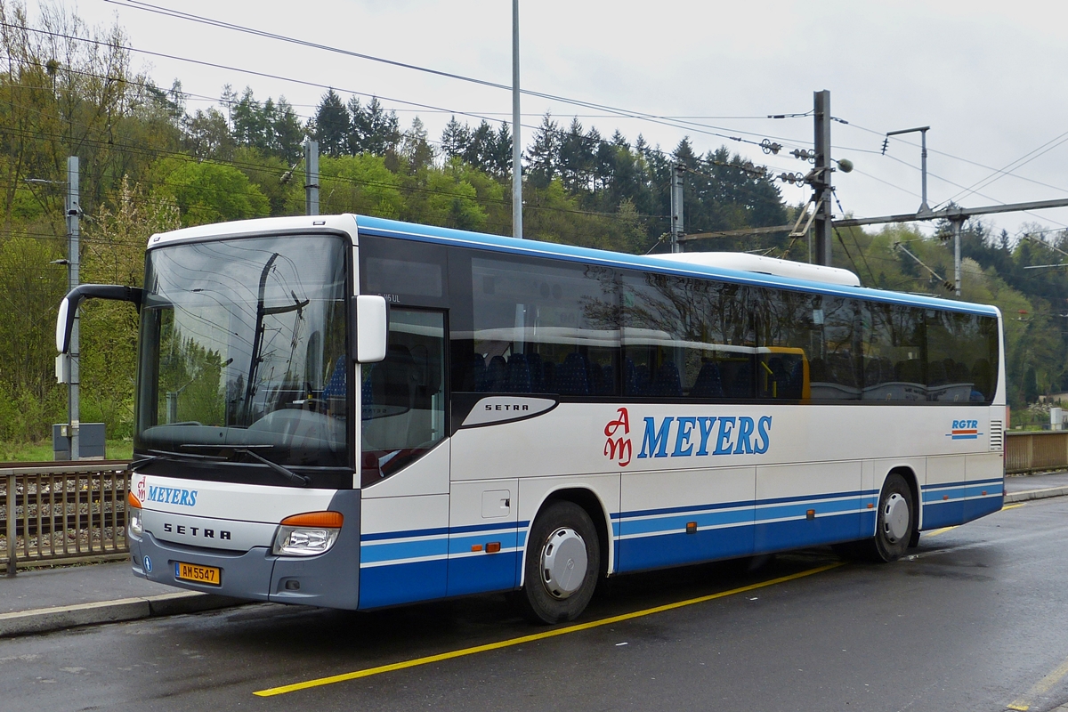 . AM 5547, Setra S 415 UL von Autocars Meyers aufgenommen am 25.04.2015 am Bahnhof in Ettelbrück. 