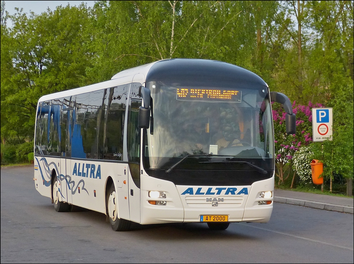 . AT 2000, MAN Lion's Regio von ALLTRA am Bahnhof in Ettelbrck.  24.04.2014