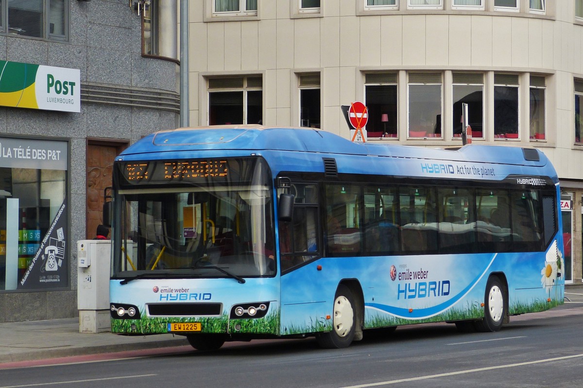 . EW 1225,  Volvo Hybrid 7700, von Emile Weber nahe dem Bahnhof von Luxemburg unterwegs.  06.02.2015  