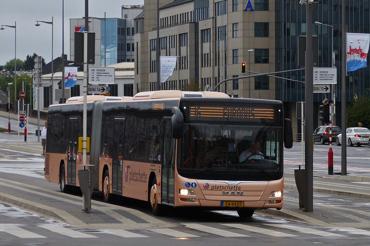. EW 4405, MAN Lion's City des Busunternehmens Pletschette macht am Busbahnhof in Luxemburg eine kurze Pause.  15.08.2015 