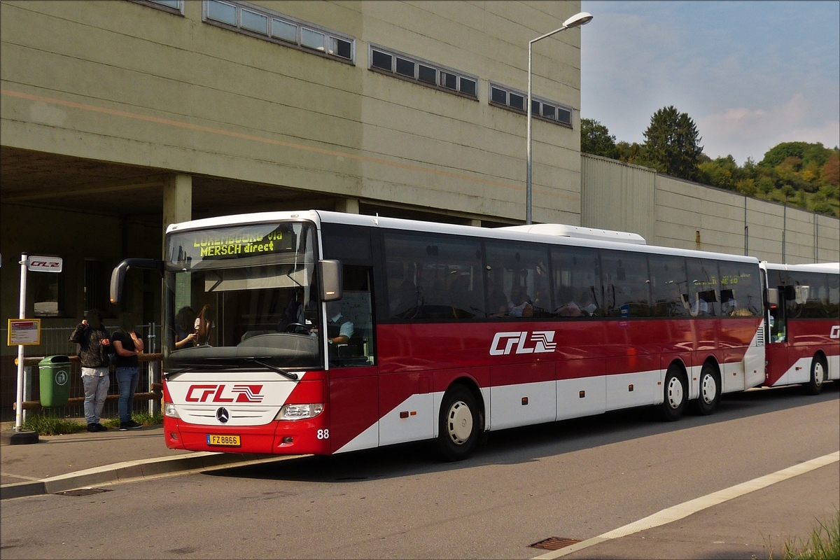 . FZ 8866, Mercedes Benz Integro der CFL, bedient wegen der Streckensperrung bis zum 10.09, die Strecke Ettelbrück - Luxemburg als SEV.  Dieser Bus bedient nur die Bahnhöfe Ettelbrück / Mersch und Luxemburg. 27.08.2017
