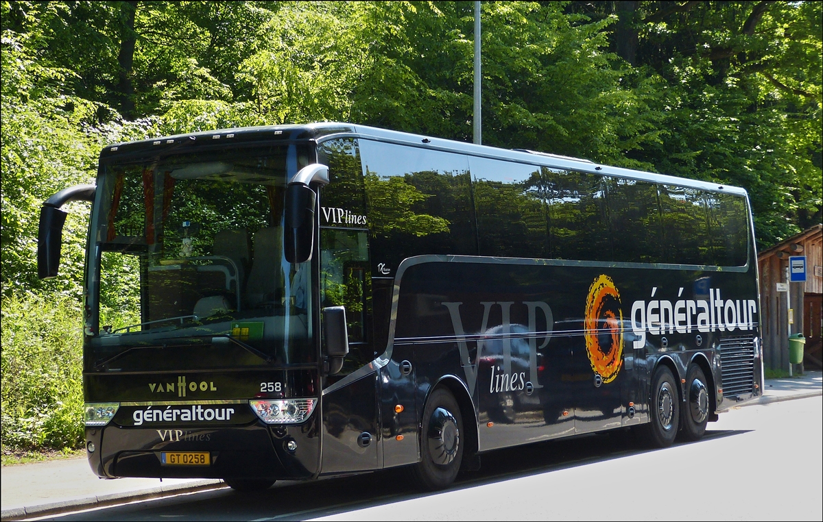. GT 0258  VanHool TX 16 Acron von Généraltour gesehen am 17.05.2014 nahe Bettembourg.