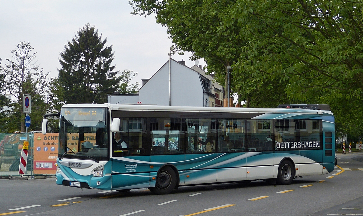 . Iveco Urbanway der Busfirma Oettershagen biegt in Hennef in den Busbahnhof ein.  27.06.2015
