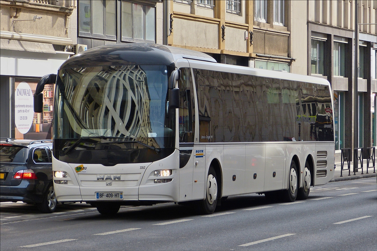 . MAN Lion's Regio aus Frankreich unterwegs in den Straen der Stadt Luxemburg.  07.03.2015.