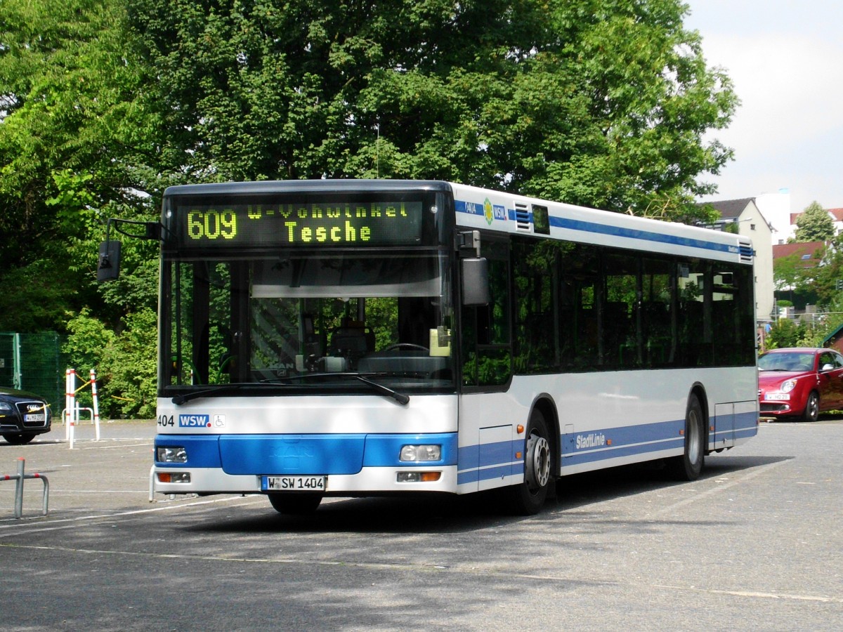  MAN Niederflurbus 2. Generation auf der Linie 609 nach Wuppertal-Vohwinkel Tesche an der Haltestelle Wuppertal Vohwinkel Schwebebahn.(17.8.2013) 