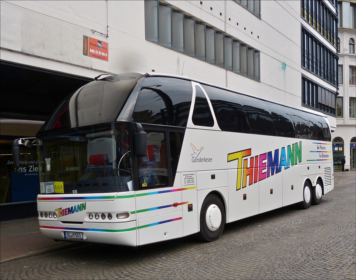 . Neoplan Starliner von  Busreisen Thiemann aus Ganderkesee, gesehen in bremen. April 2018 (Hans)