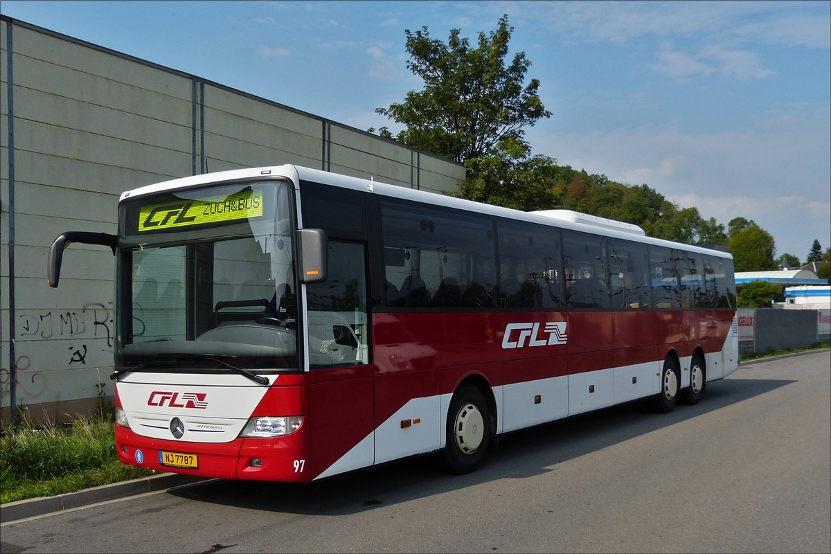 . NJ 7787, Mercedes Benz Integro vom CFL, mit Werbung für Zug und Bus in der Fahrzielanzeige.  Ettelbrück  27.08.2017