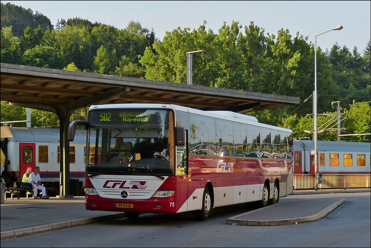 . RR 6416  Mercedes Benz Integro kurz vor der Abfahrt nach Befort am Bahnhof in Ettelbrück.  12.06.2014 