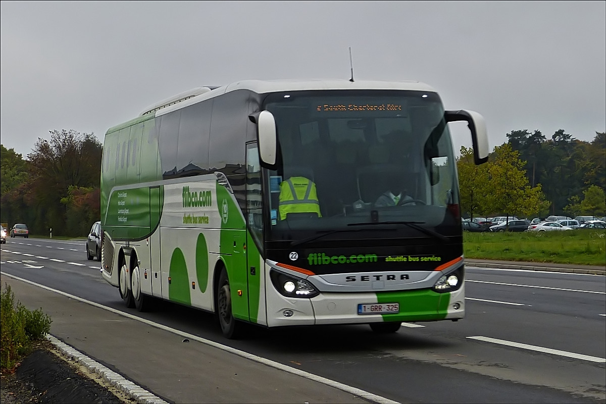  Setra S 417 HD auf dem Weg zum Flughafen von Luxemburg.  16.10.2015