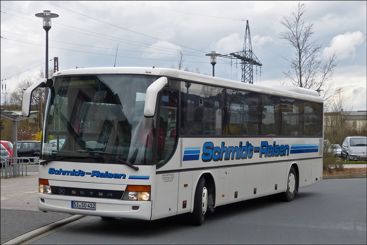 . SETRA von Schmidt-Reisen im SEV Einsatz, aufgenommen am 22.03.2014 am Bahnhof von Kreutztal.