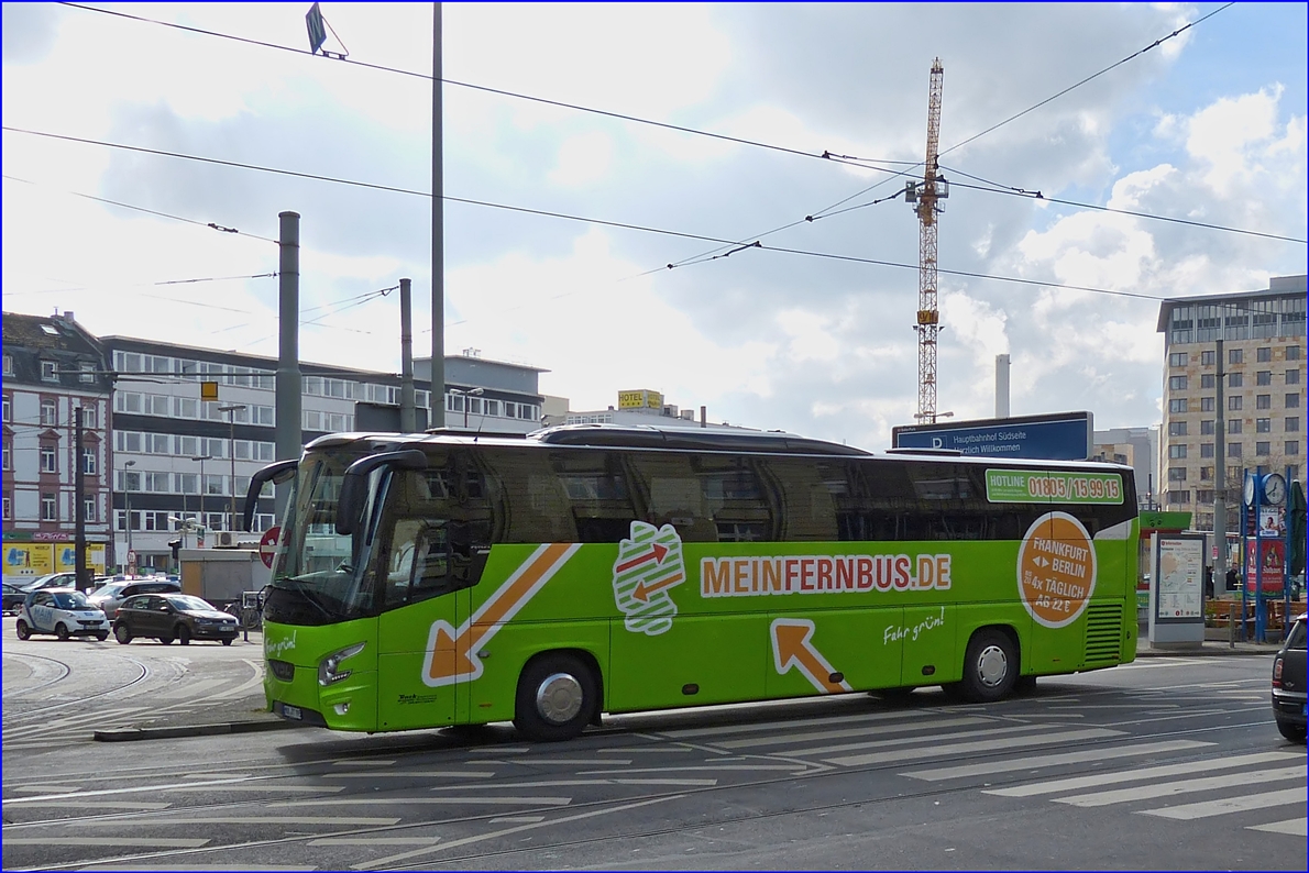 . VDL Futura von mein Fernbus, ist am 28.02.2015 in den Straen von Frankfurt am Main unterwegs. 