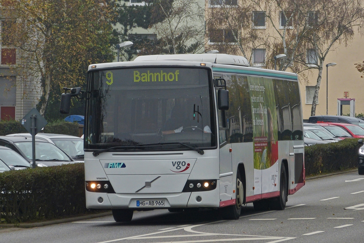 . Volvo 8700 in Bad Nauheim auf dem Weg zum Bahnhof.  01.11.2014