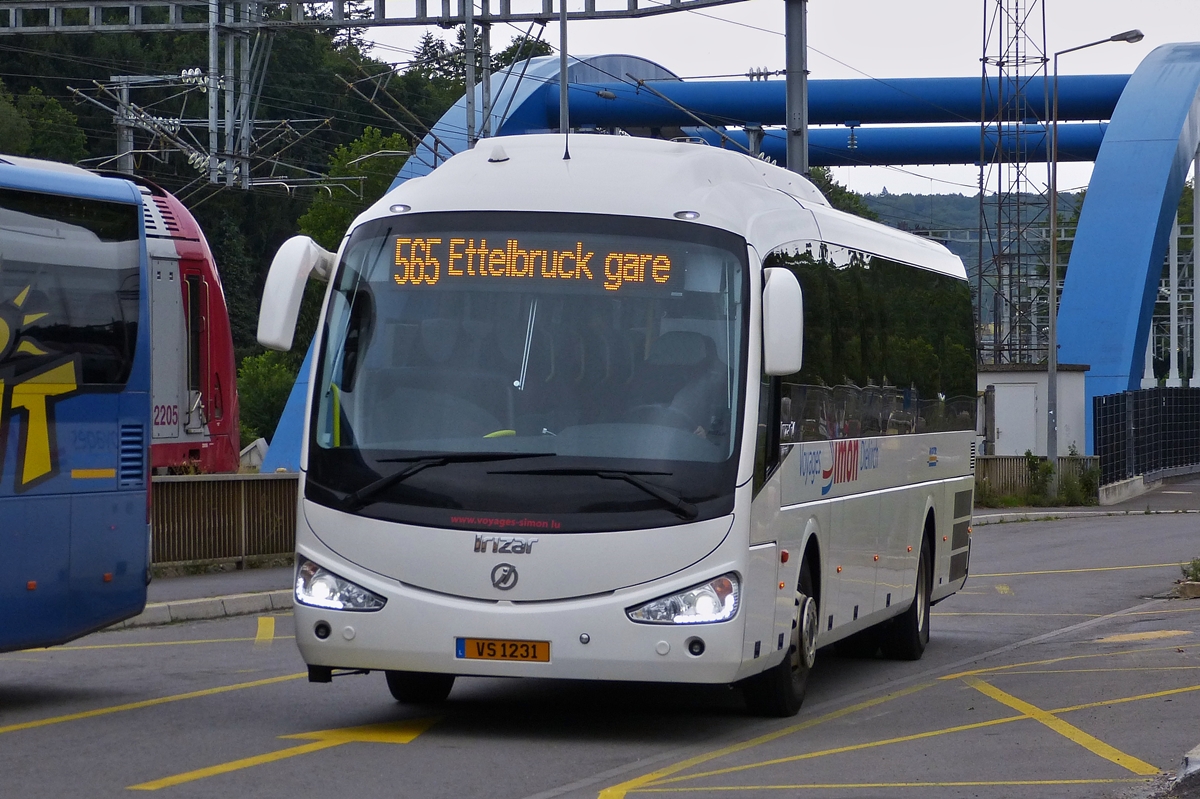 . VS 1231, Irizar i4 von Voyages Simon kommt am Bahnhof in Ettelbrück an.  17.08.2015