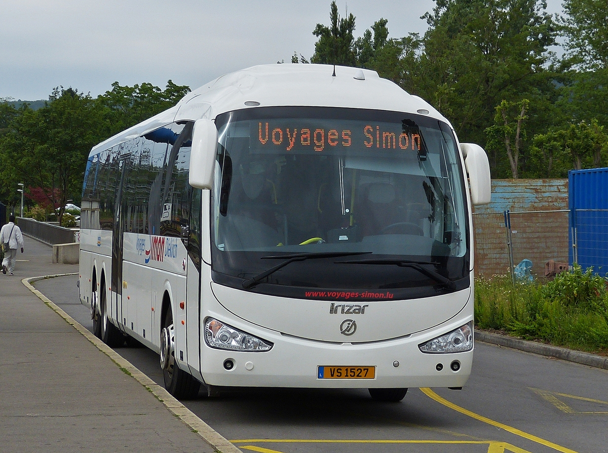 . VS 1527, Irizar i4 von Voyages Simon aus Diekirch, aufgenommen am Bahnhof in Ettelbrück.  19.06.2015
