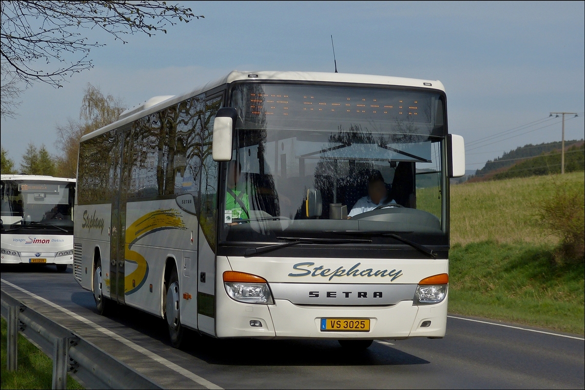 .  VS 3025 Setra S 415 UL von Busbetrieb Stephany fuhr mir am 02.04.2014 nahe Wiltz vor die Linse. 