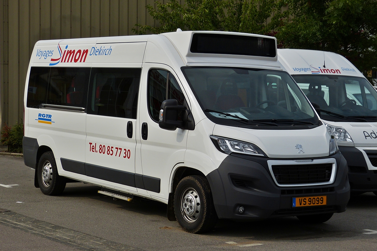 . VS 9099, Peugeot Kleinbus von Voyages Simon aufgenommen nahe Diekirch am 09.08.2015. 