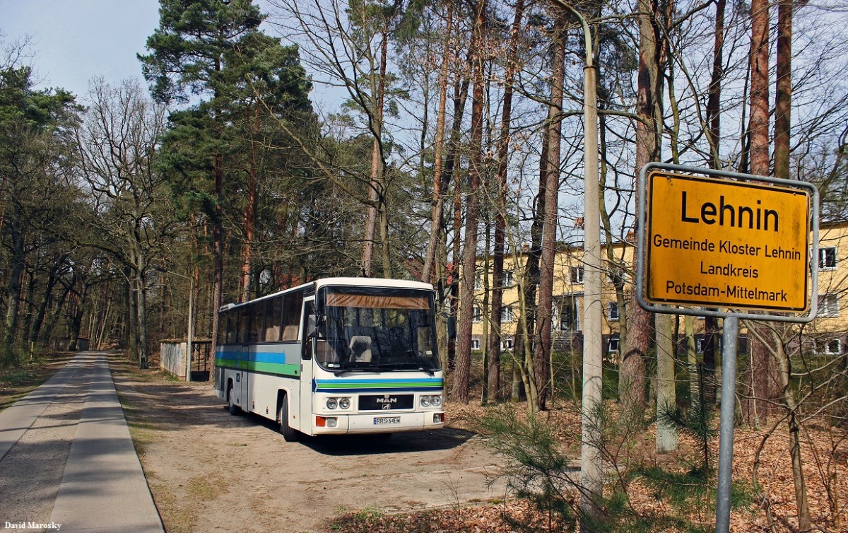11. April 2015 - Lehnin, Waldsiedlung - dieser MAN ÜL ist für die Spargelernte im Beeltzer und Brandenburger Land im Einsatz. Er stammt laut seines Kennzeichens wohl aus Sędziszów Małopolski.