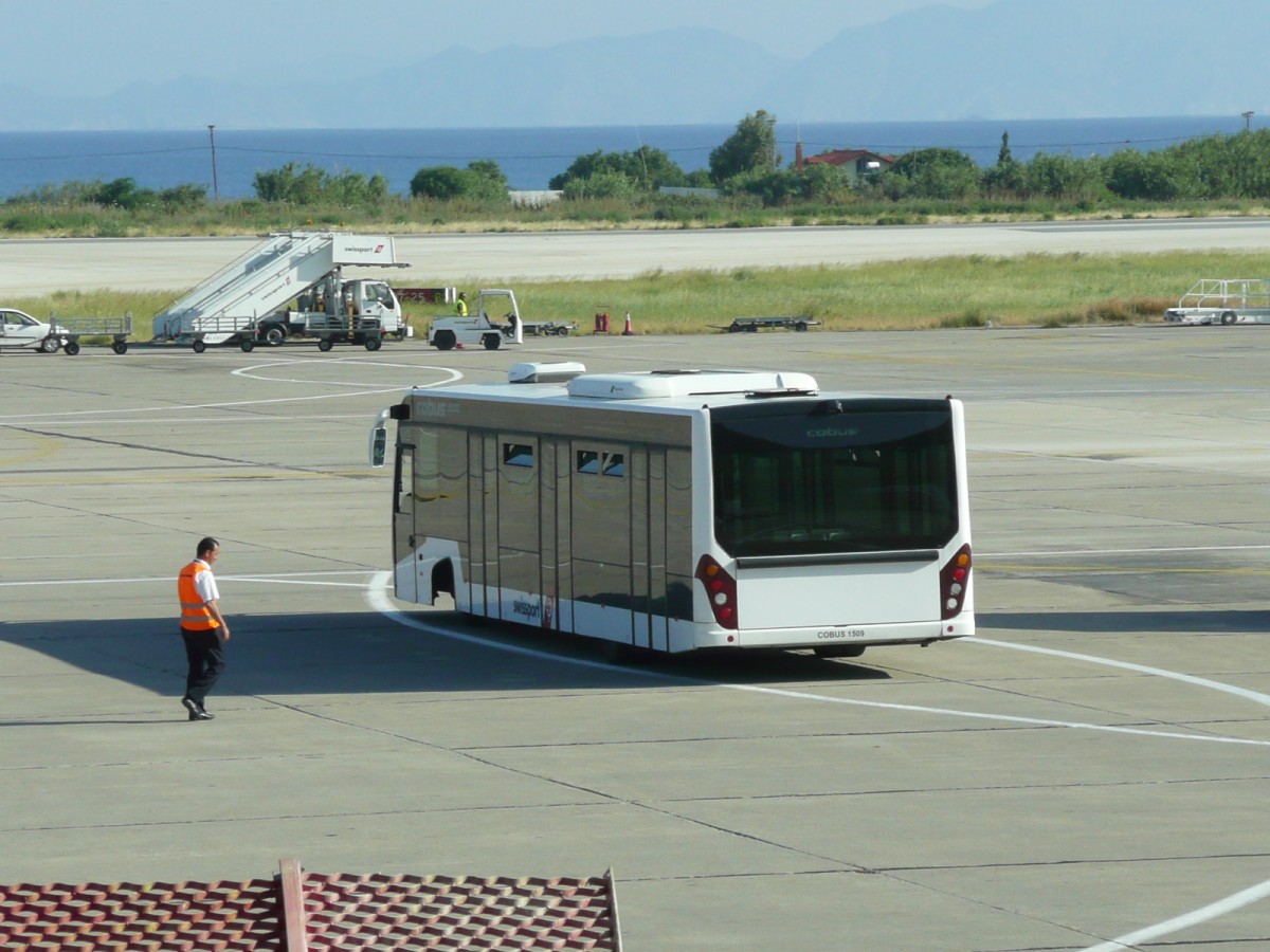 16.05.2013,COBUS auf dem Flughafen von Rhodos.