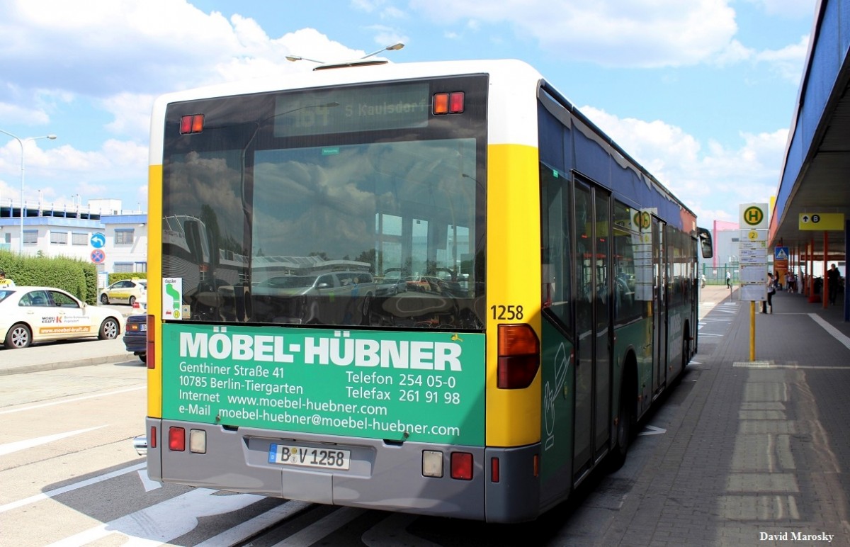 21. Juli 2014 - Berlin, Flughafen Schönefeld. Heckansicht eines Mercedes-Benz Citaro I der BVG, Wagen 1258 (BRENNAUTO). 