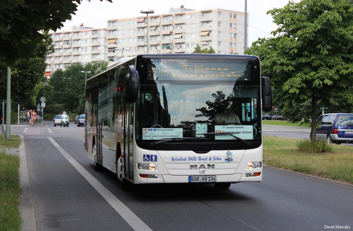 22.07.2014 ein MAN Lion`s City der Firma Brust kurz vor dem S Tiergarten auf dem Stadtbahn SEV in Berlin.